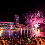 Kozyguru Sydney Cbd Harbor View Loft With Parking